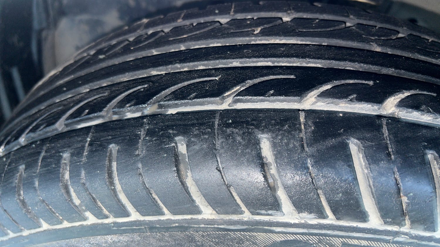 Used 2020 Honda Amaze 1.2 S CVT Petrol Petrol Automatic tyres LEFT FRONT TYRE TREAD VIEW