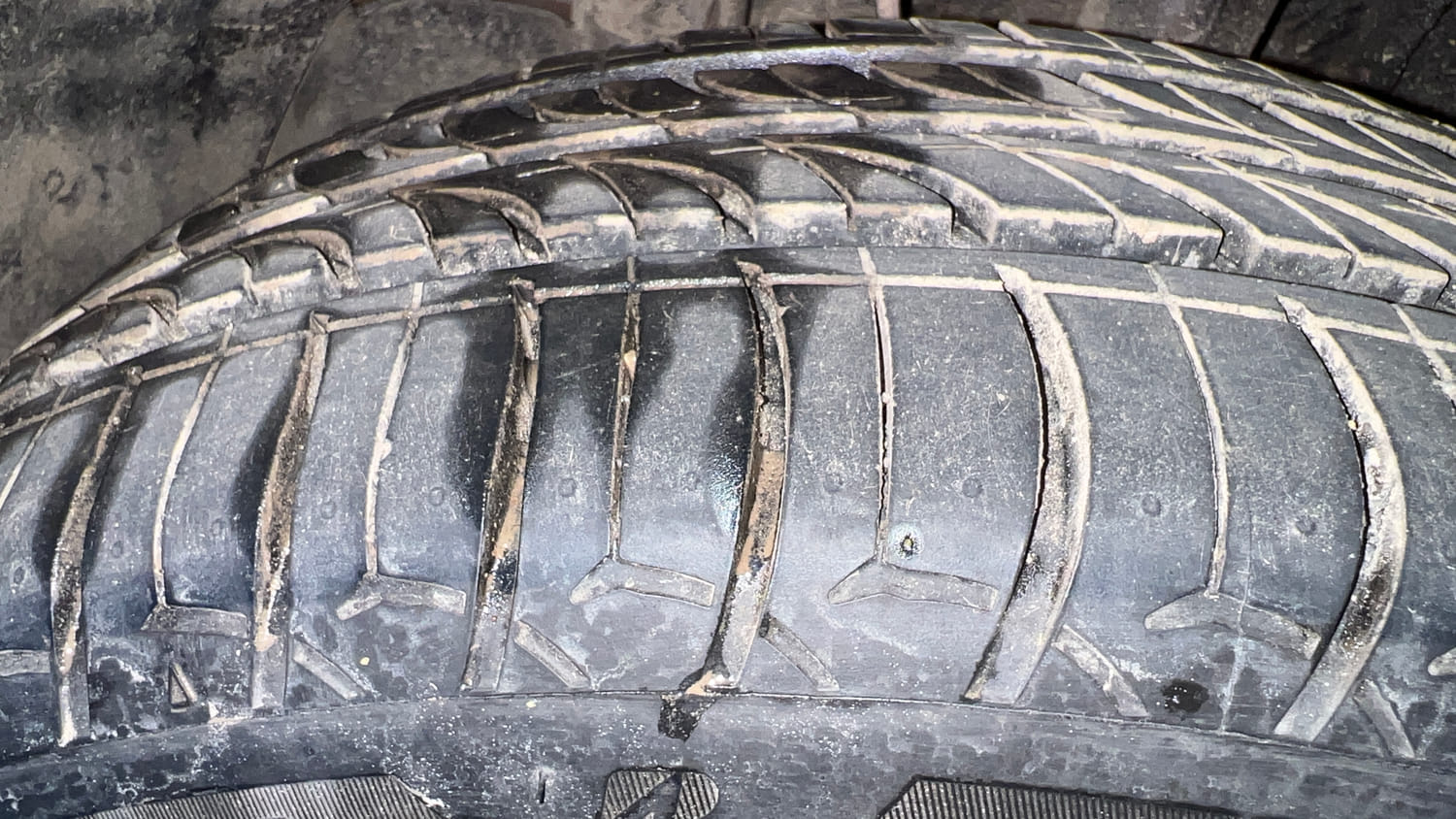 Used 2019 Tata Tiago XZ+ Petrol+cng(outside fitted) Cng Manual tyres LEFT FRONT TYRE TREAD VIEW