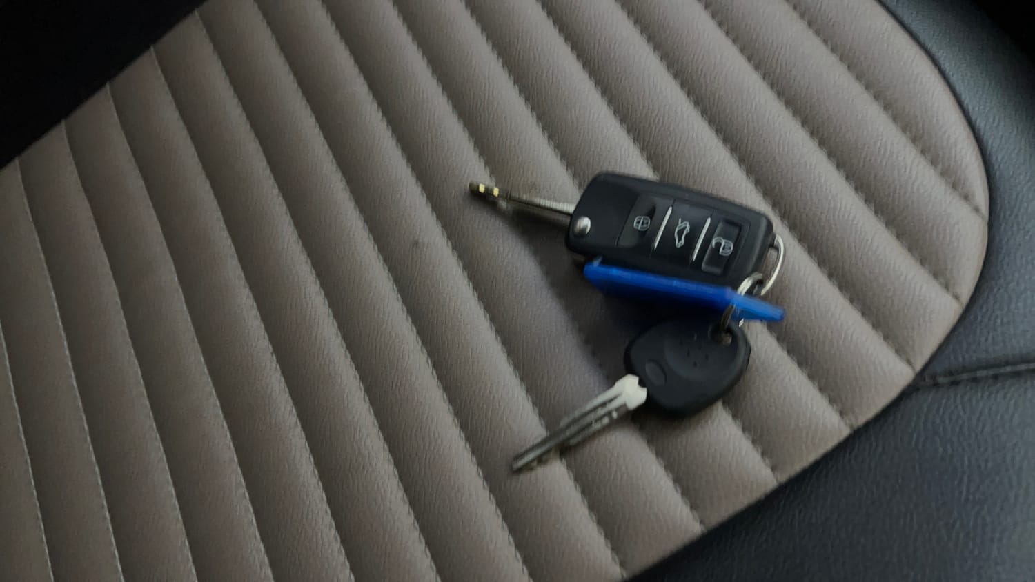 Used 2017 Hyundai Grand i10 Sportz 1.2 Kappa VTVT Petrol Manual extra CAR KEY VIEW