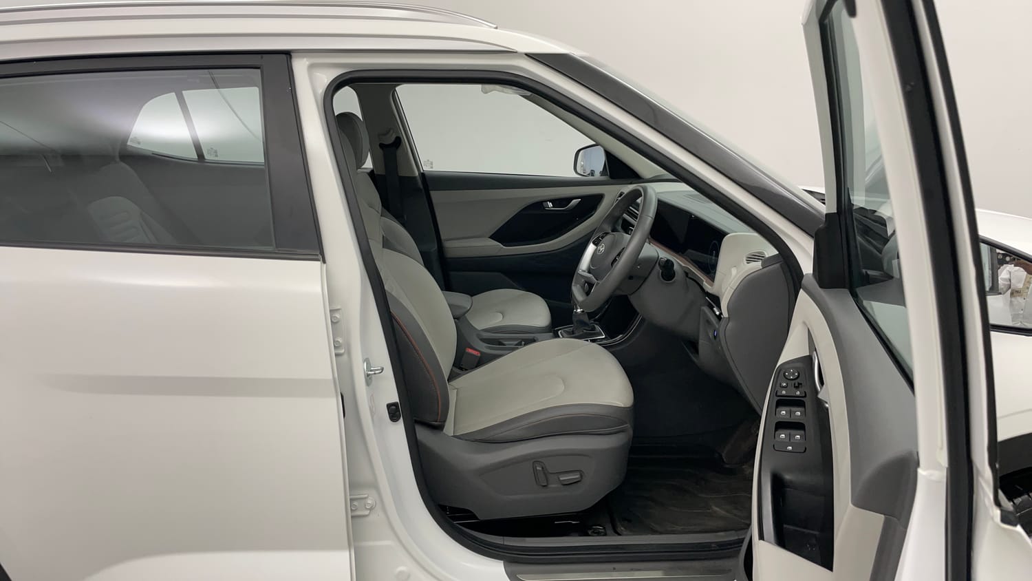Used 2025 Hyundai Creta 1.5 MPi Petrol MT SX(O) Petrol Manual interior RIGHT SIDE FRONT DOOR CABIN VIEW