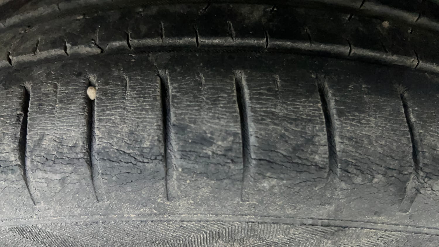 Used 2017 Maruti Suzuki Baleno Alpha 1.2 AT Petrol Automatic tyres RIGHT FRONT TYRE TREAD VIEW