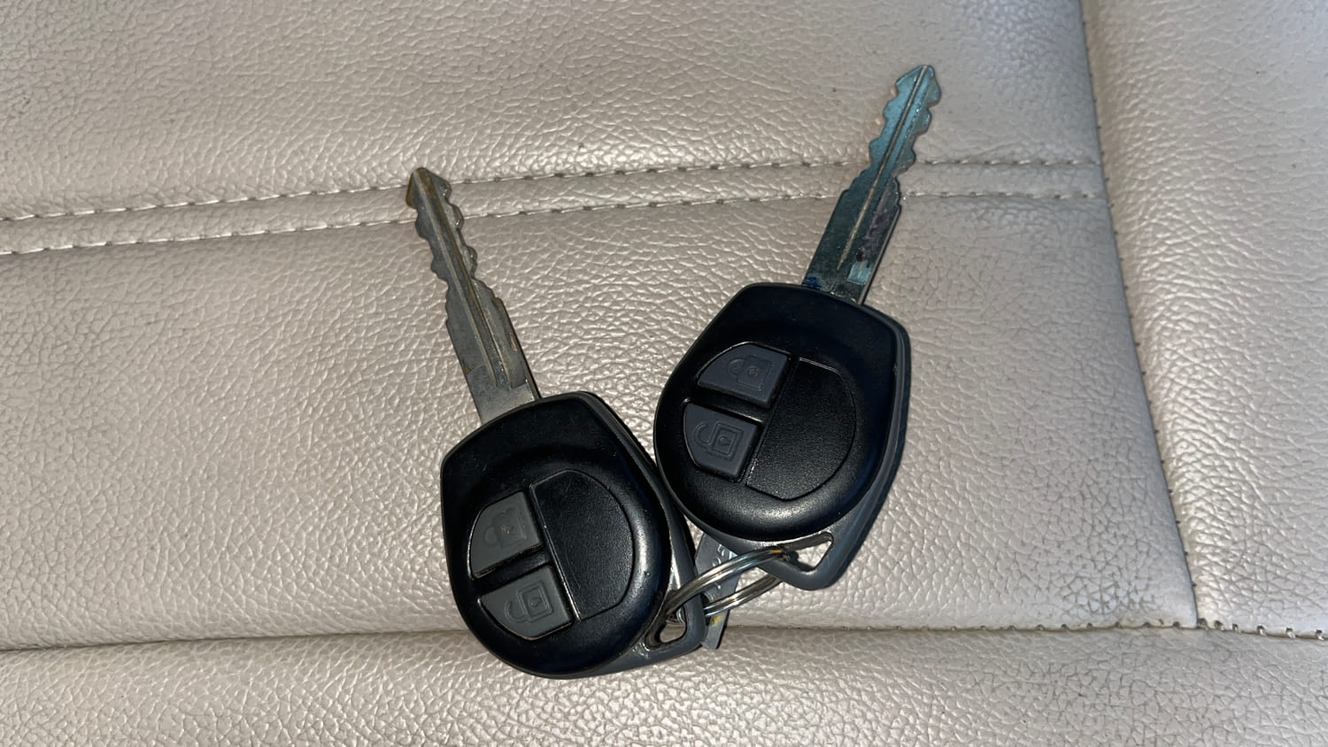 Used 2015 Maruti Suzuki Swift Dzire VXI Petrol Manual extra CAR KEY VIEW