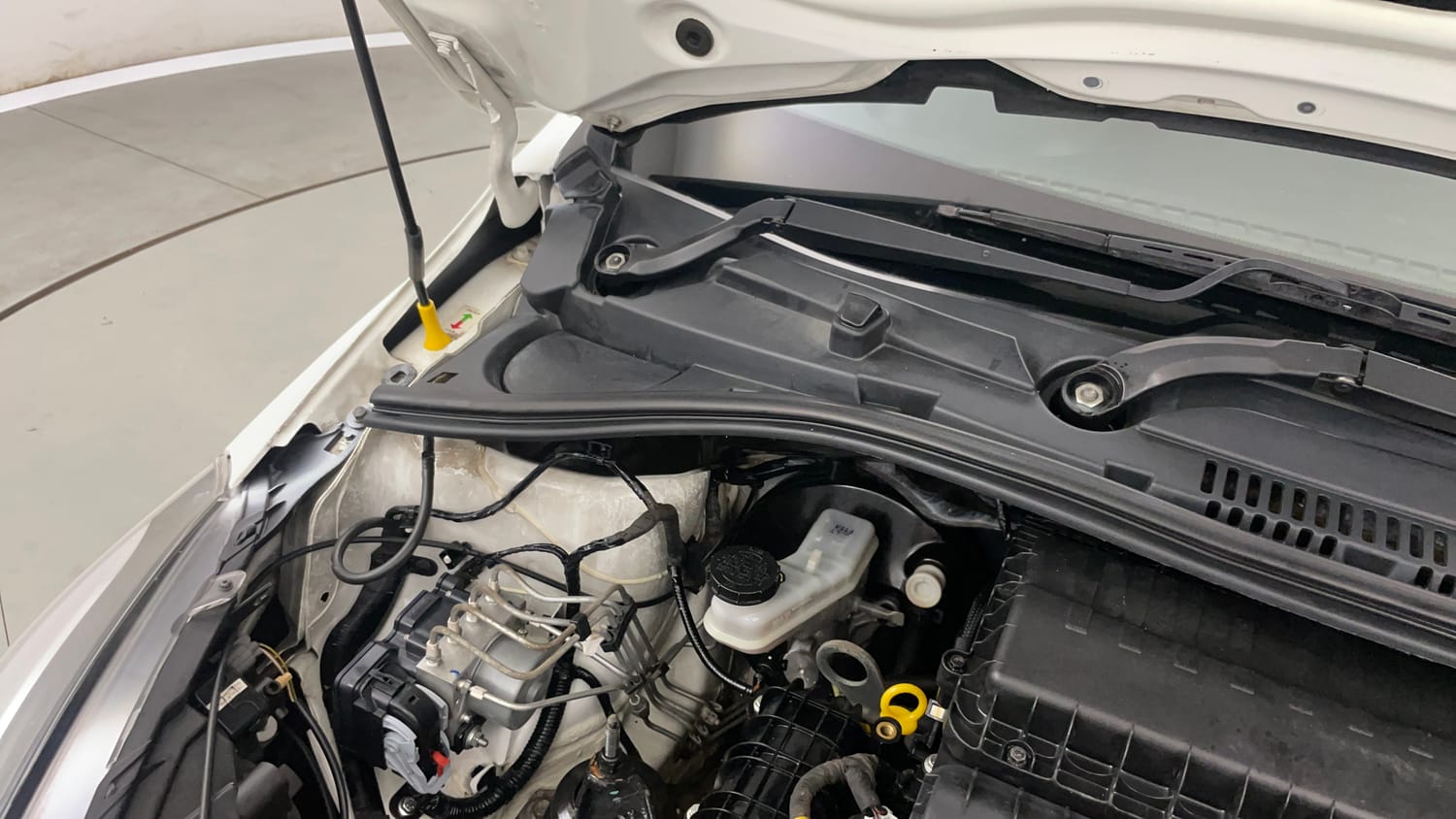 Used 2022 Tata Tigor XZA Plus Petrol Automatic engine ENGINE RIGHT SIDE HINGE & APRON VIEW