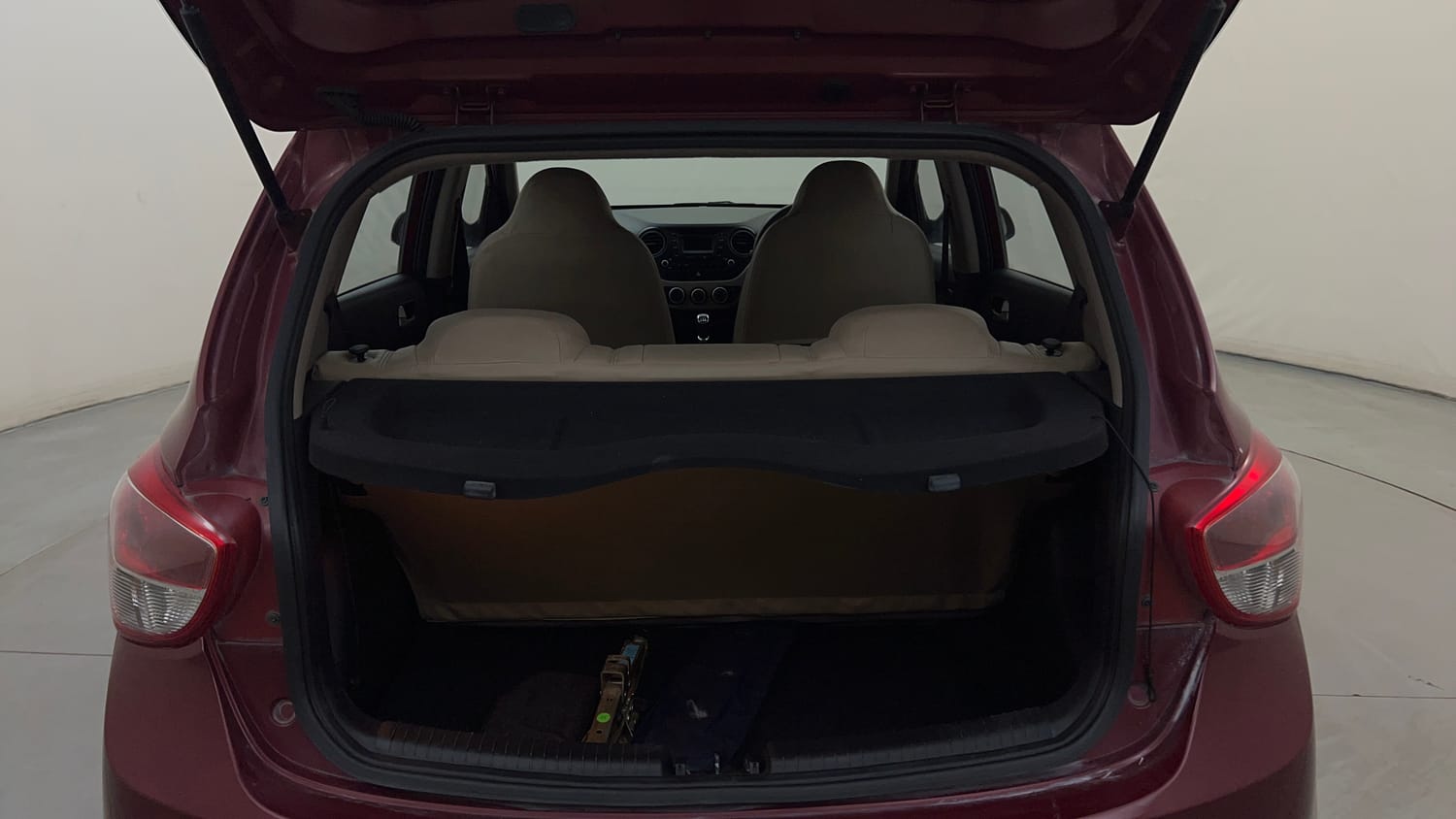 Used 2015 Hyundai Grand i10 Sportz 1.2 Kappa VTVT Petrol Manual interior DICKY INSIDE VIEW