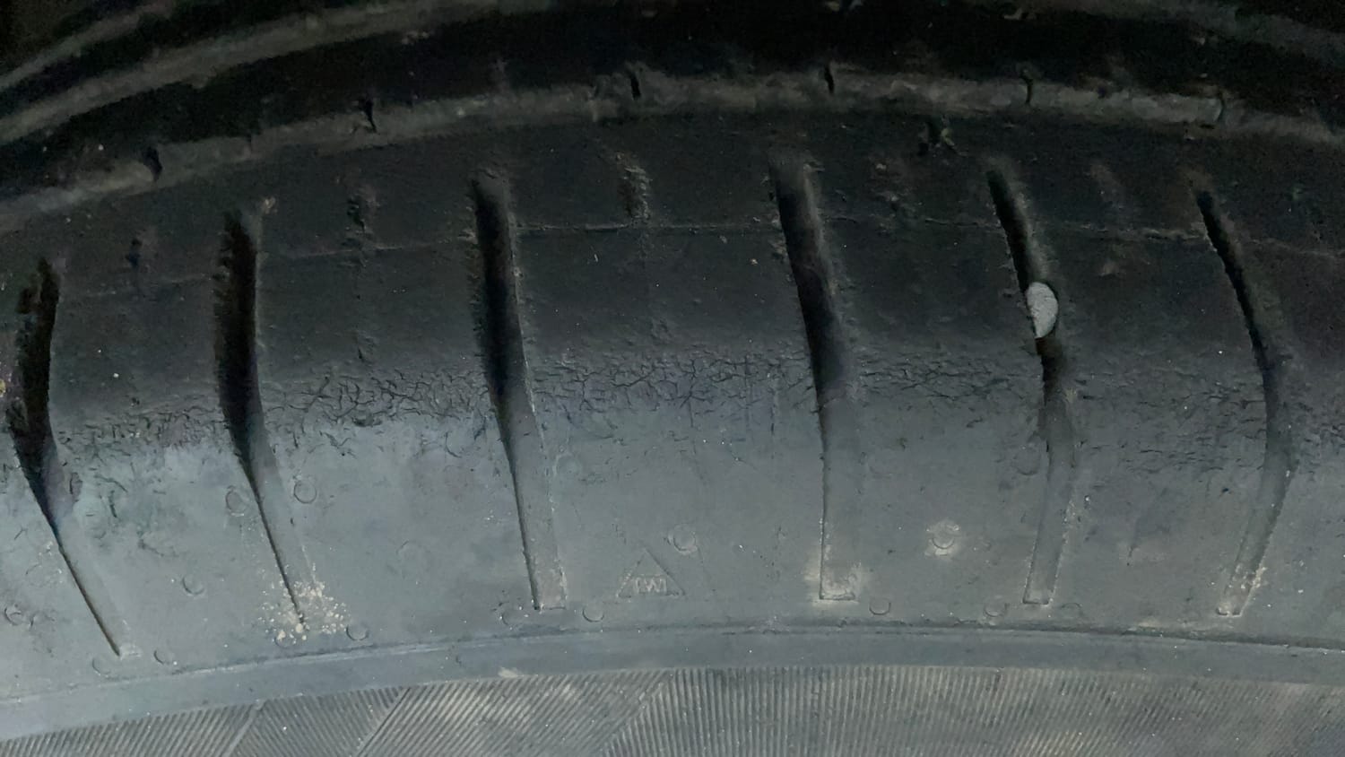 Used 2021 Mahindra XUV 300 W6 1.2 Petrol Petrol Manual tyres RIGHT FRONT TYRE TREAD VIEW