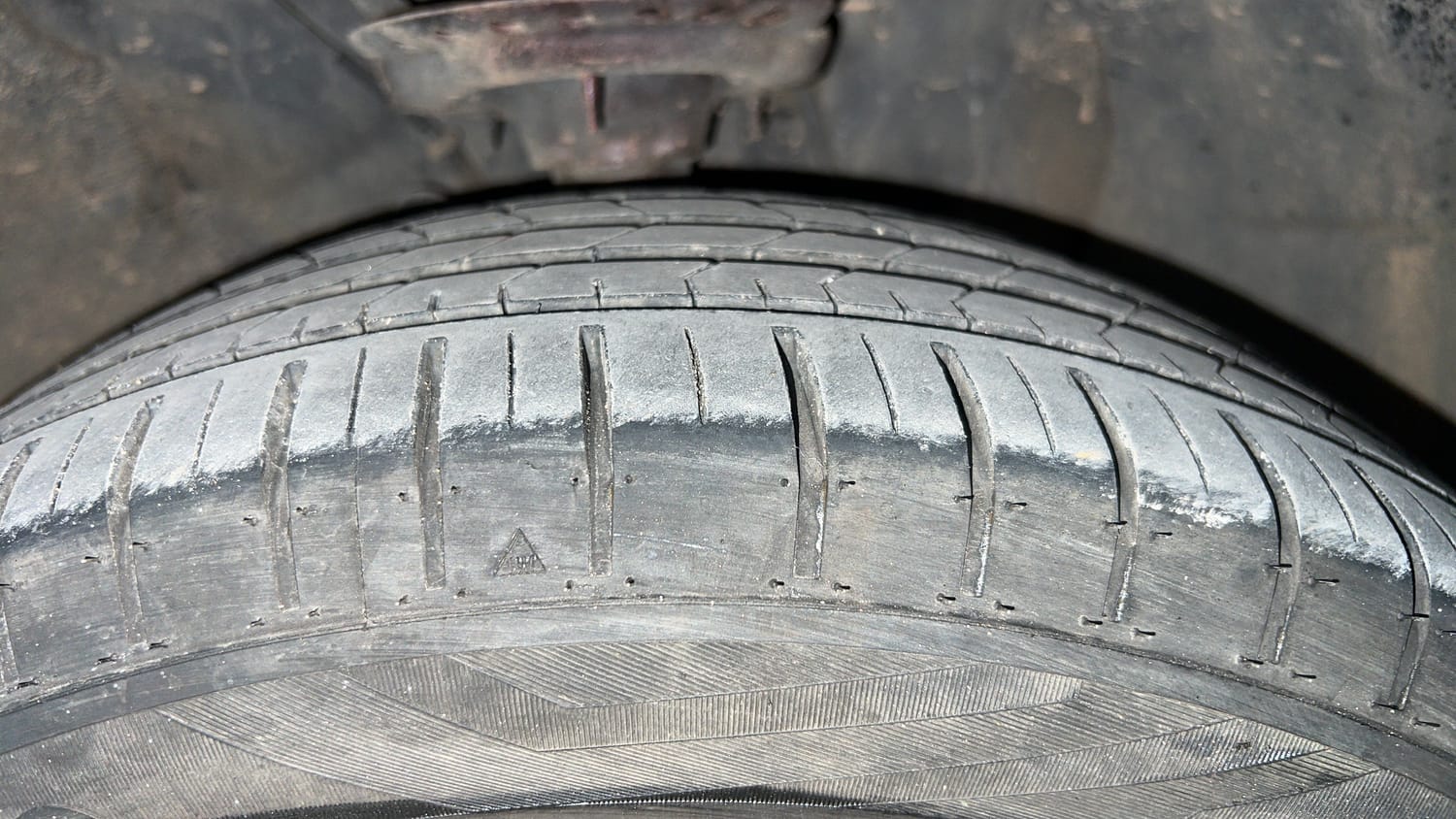 Used 2017 Hyundai Elite i20 Asta 1.2 Dual Tone Petrol Manual tyres RIGHT FRONT TYRE TREAD VIEW