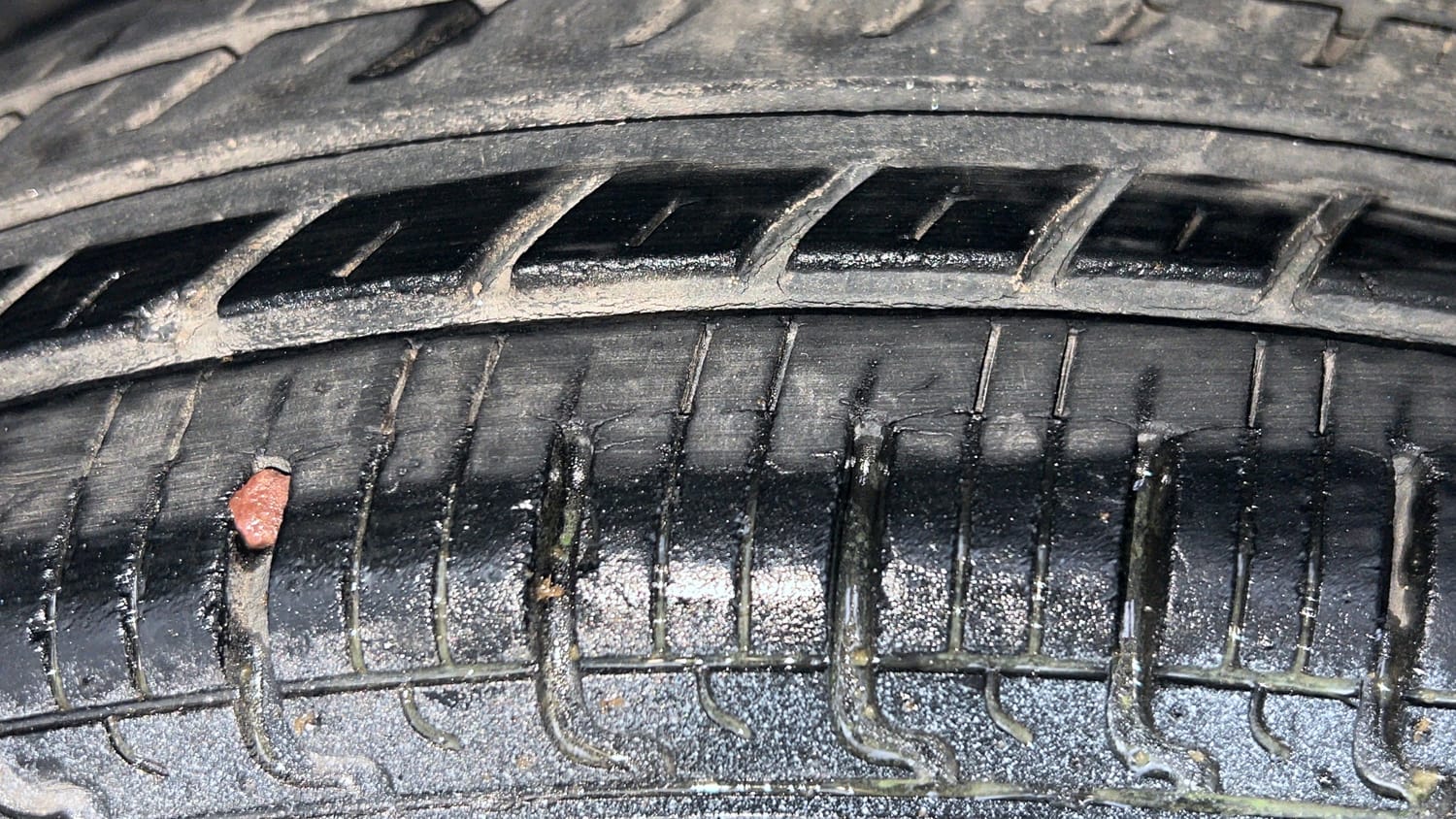 Used 2016 Datsun Redi-GO T Petrol Manual tyres LEFT FRONT TYRE TREAD VIEW