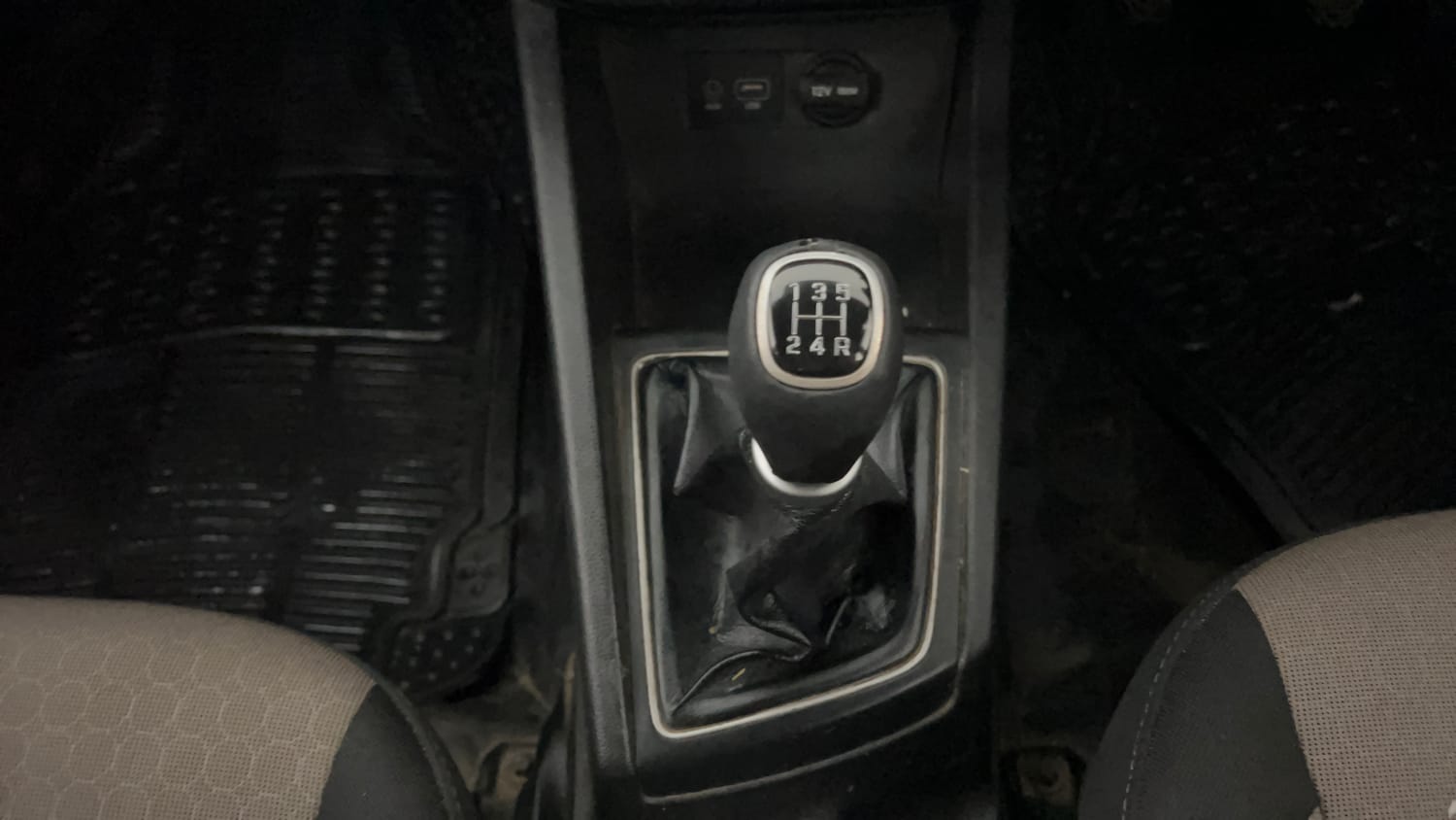 Used 2015 Hyundai Elite i20 Sportz 1.2 Petrol Manual interior GEAR  KNOB VIEW
