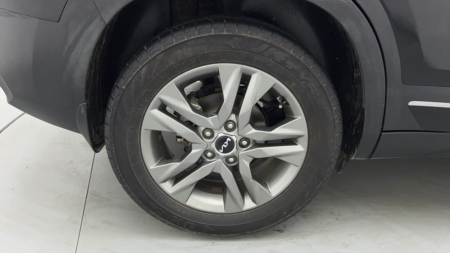 Used 2023 kia Seltos HTX 1.5 Petrol IVT Petrol Automatic tyres RIGHT REAR TYRE RIM VIEW