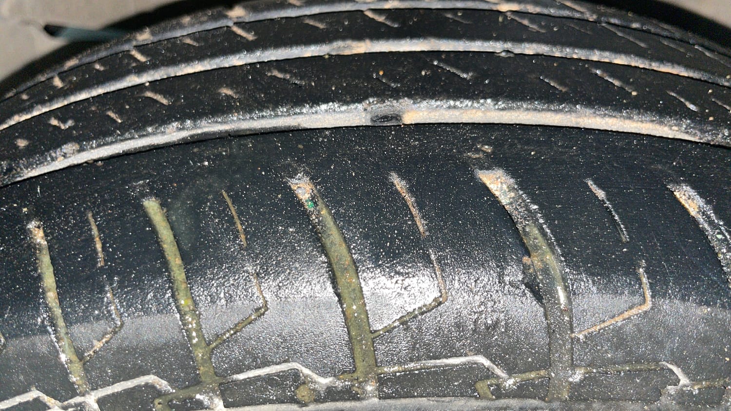 Used 2023 Maruti Suzuki Swift VXi Petrol Manual tyres LEFT FRONT TYRE TREAD VIEW