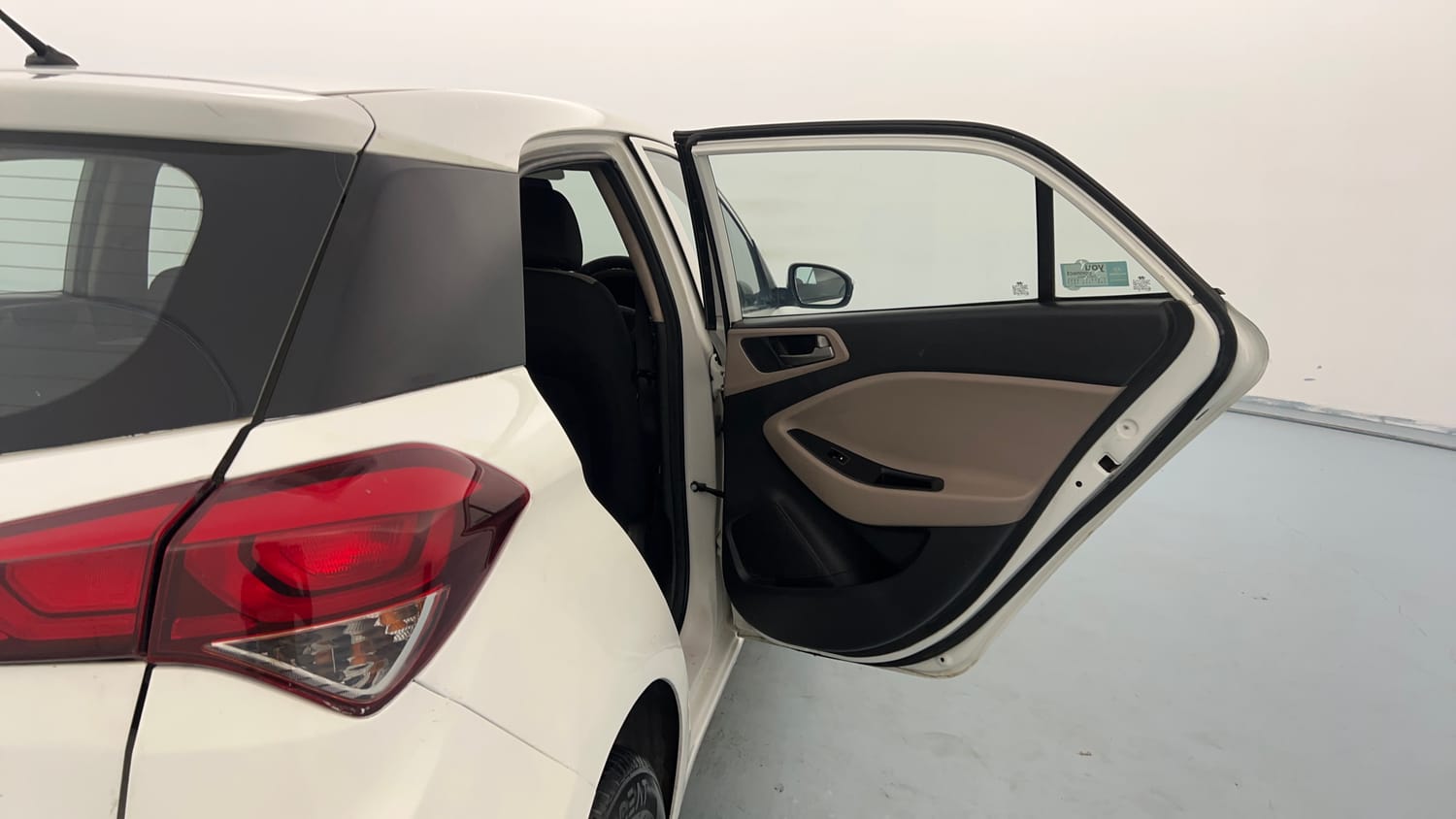 Used 2015 Hyundai Elite i20 Sportz 1.2 Petrol Manual interior RIGHT REAR DOOR OPEN VIEW