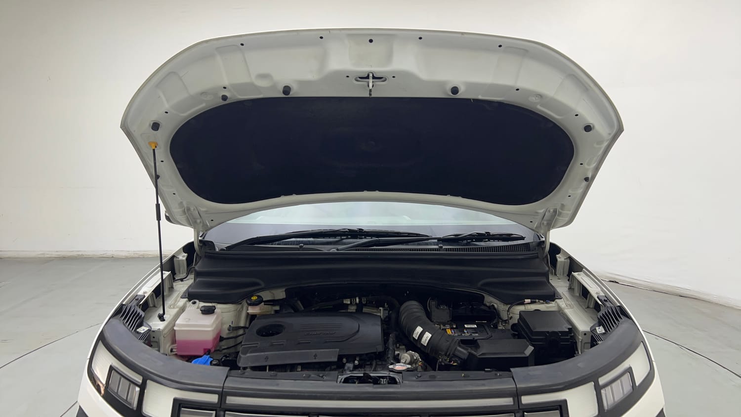 Used 2024 Hyundai Creta 1.5 CRDi Diesel MT DSL S(O) Diesel Manual engine ENGINE & BONNET OPEN FRONT VIEW