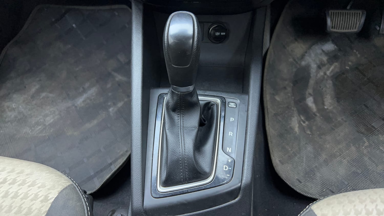 Used 2019 Hyundai Elite i20 Magna 1.4 AT Petrol Automatic interior GEAR  KNOB VIEW