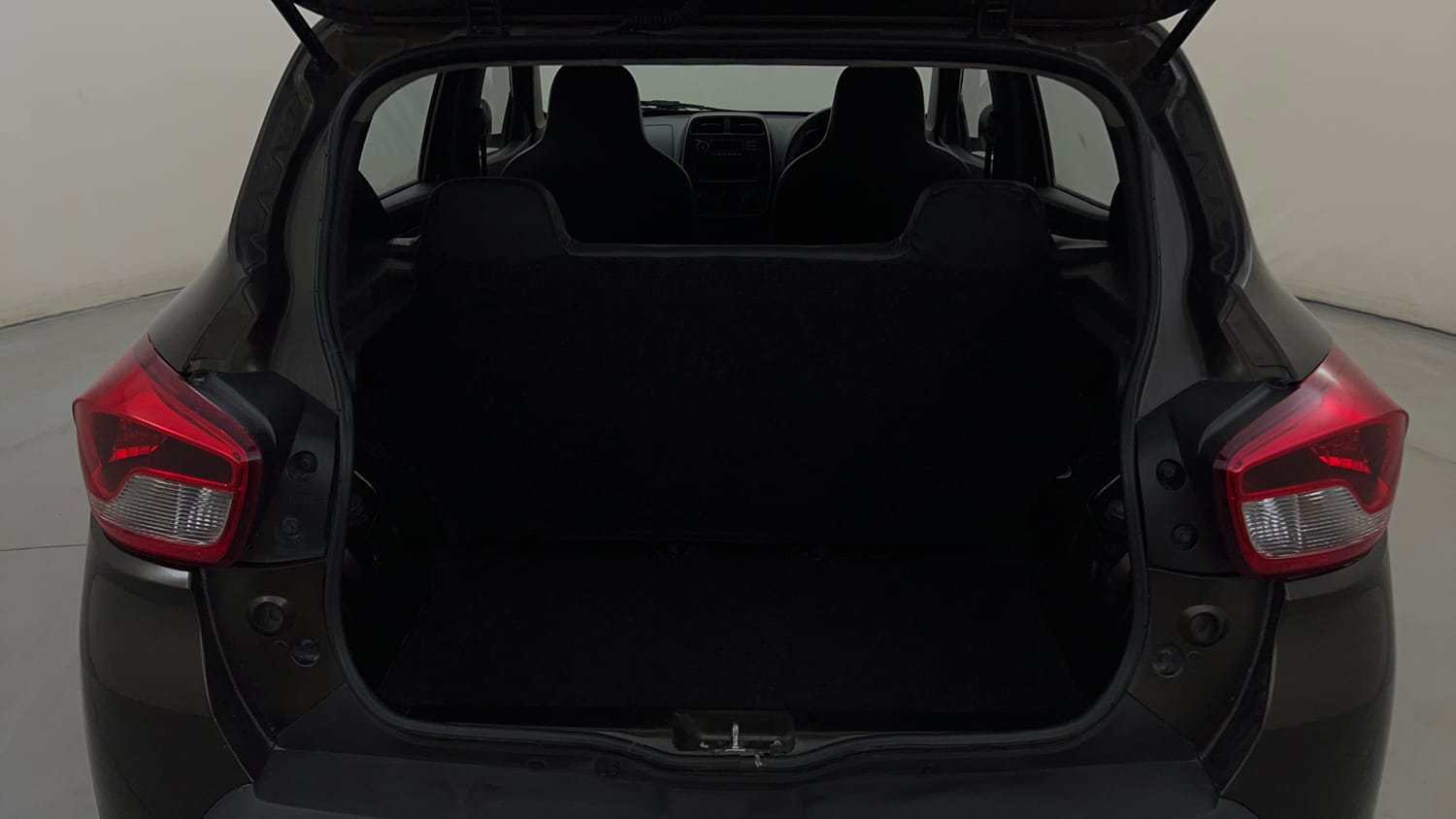 Used 2016 Renault Kwid RXL Petrol Manual interior DICKY INSIDE VIEW