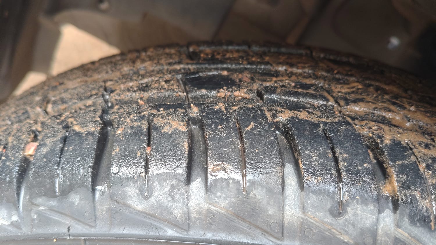Used 2020 Renault Kwid RXT Petrol Manual tyres LEFT FRONT TYRE TREAD VIEW