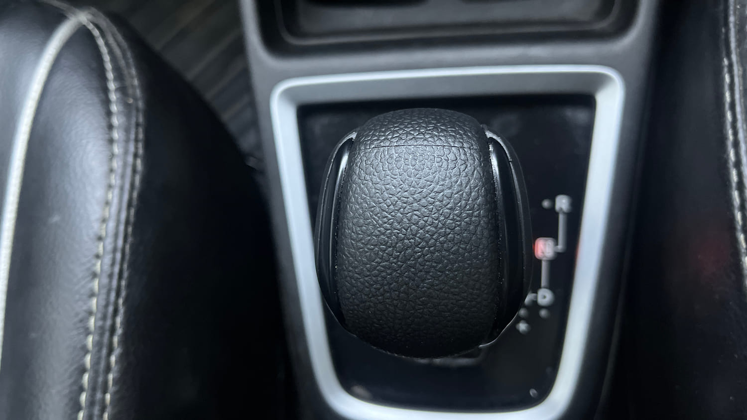 Used 2018 Maruti Suzuki Swift VXi AMT Petrol Automatic interior GEAR  KNOB VIEW