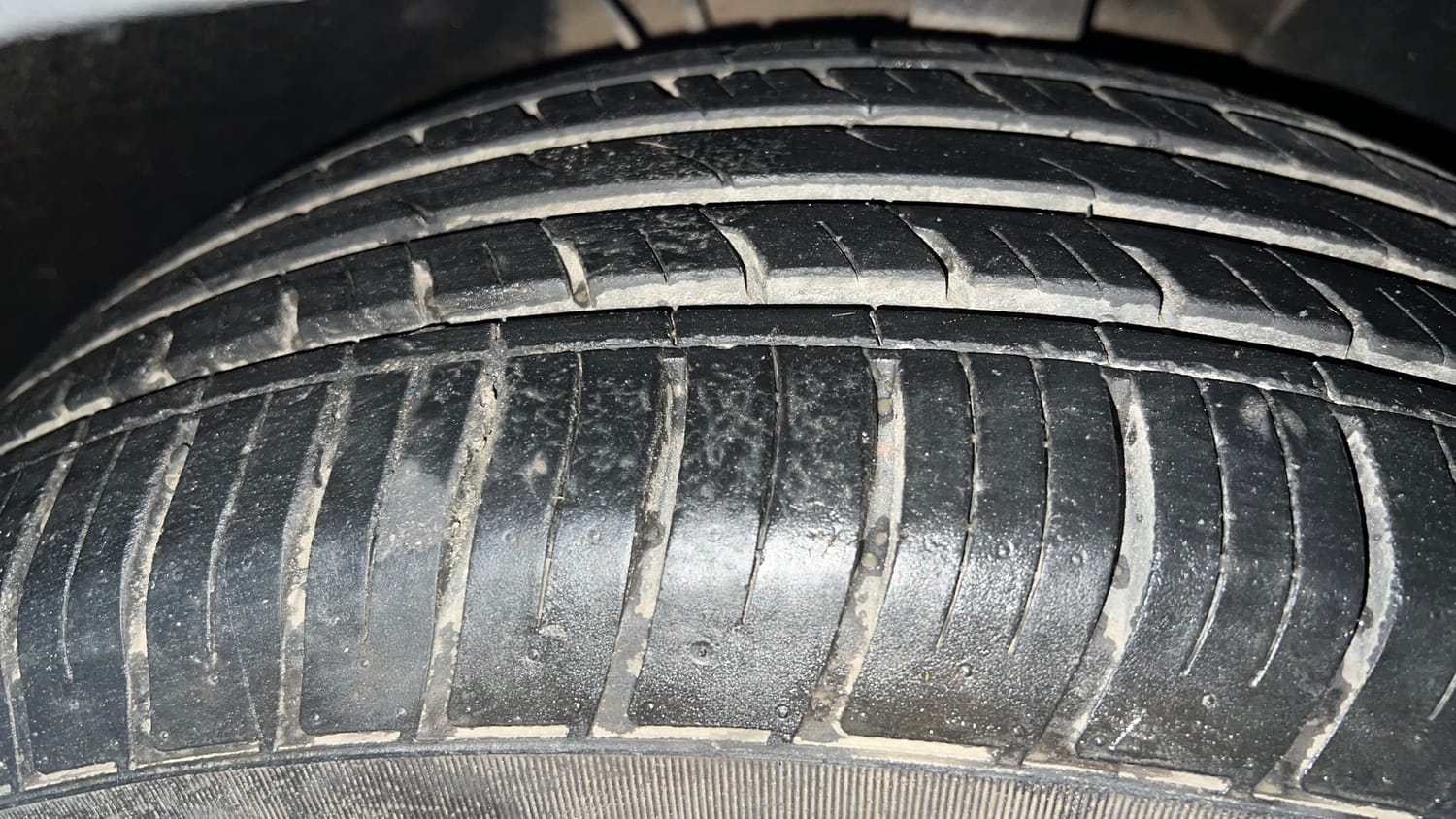 Used 2022 Mahindra XUV700 AX 7 Petrol MT 7 STR Petrol Manual tyres RIGHT FRONT TYRE TREAD VIEW