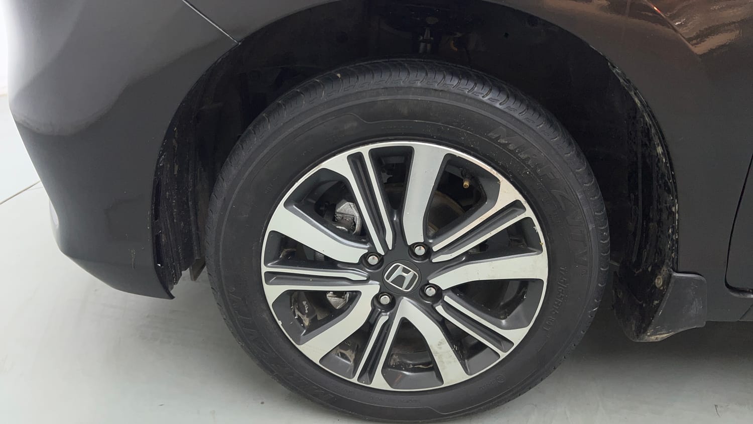 Used 2025 honda Amaze 2nd Generation VX 1.2 Petrol MT Petrol Manual tyres LEFT FRONT TYRE RIM VIEW