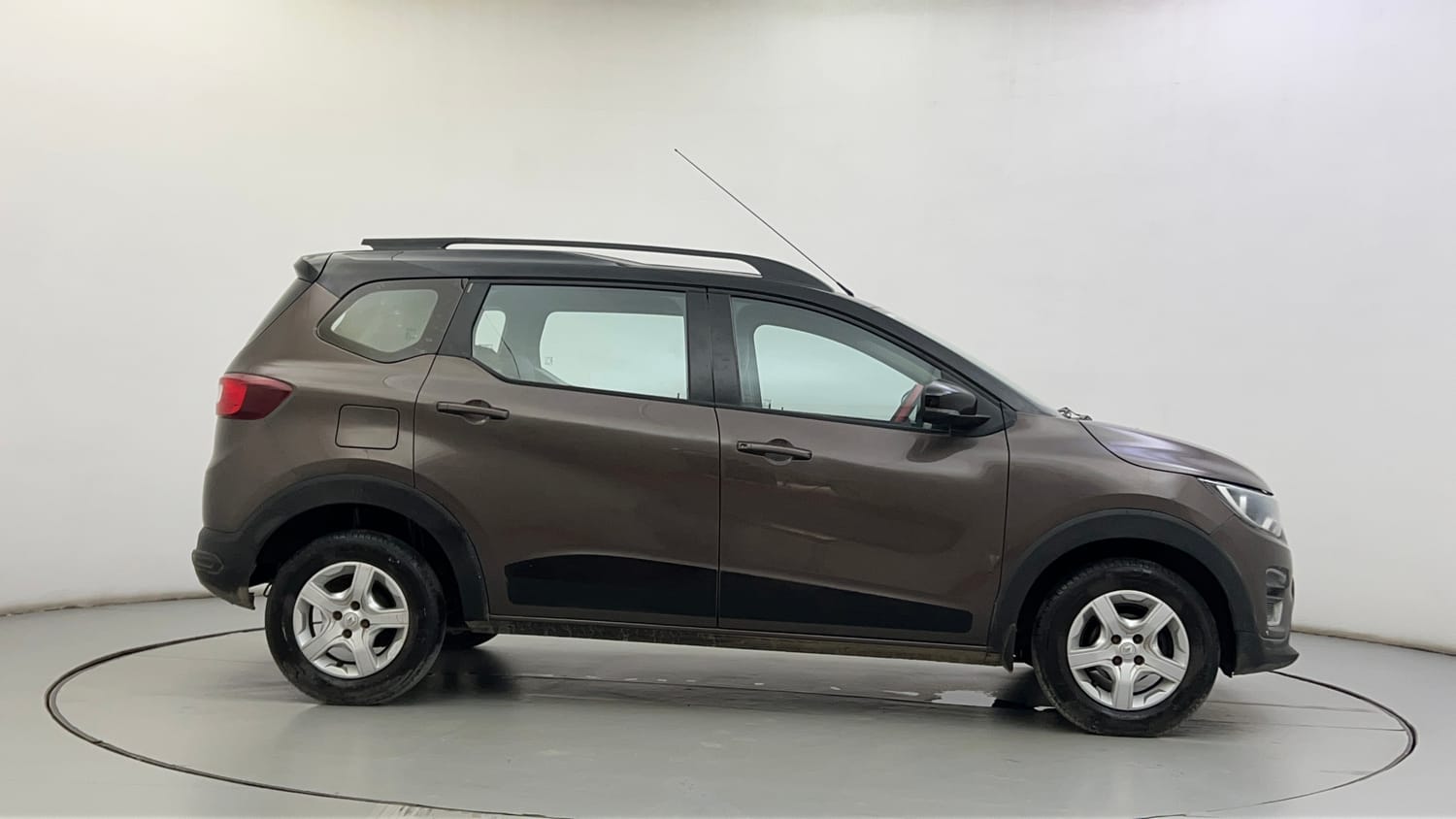 Used 2022 Renault Triber Limited Edition Petrol Manual exterior RIGHT SIDE VIEW