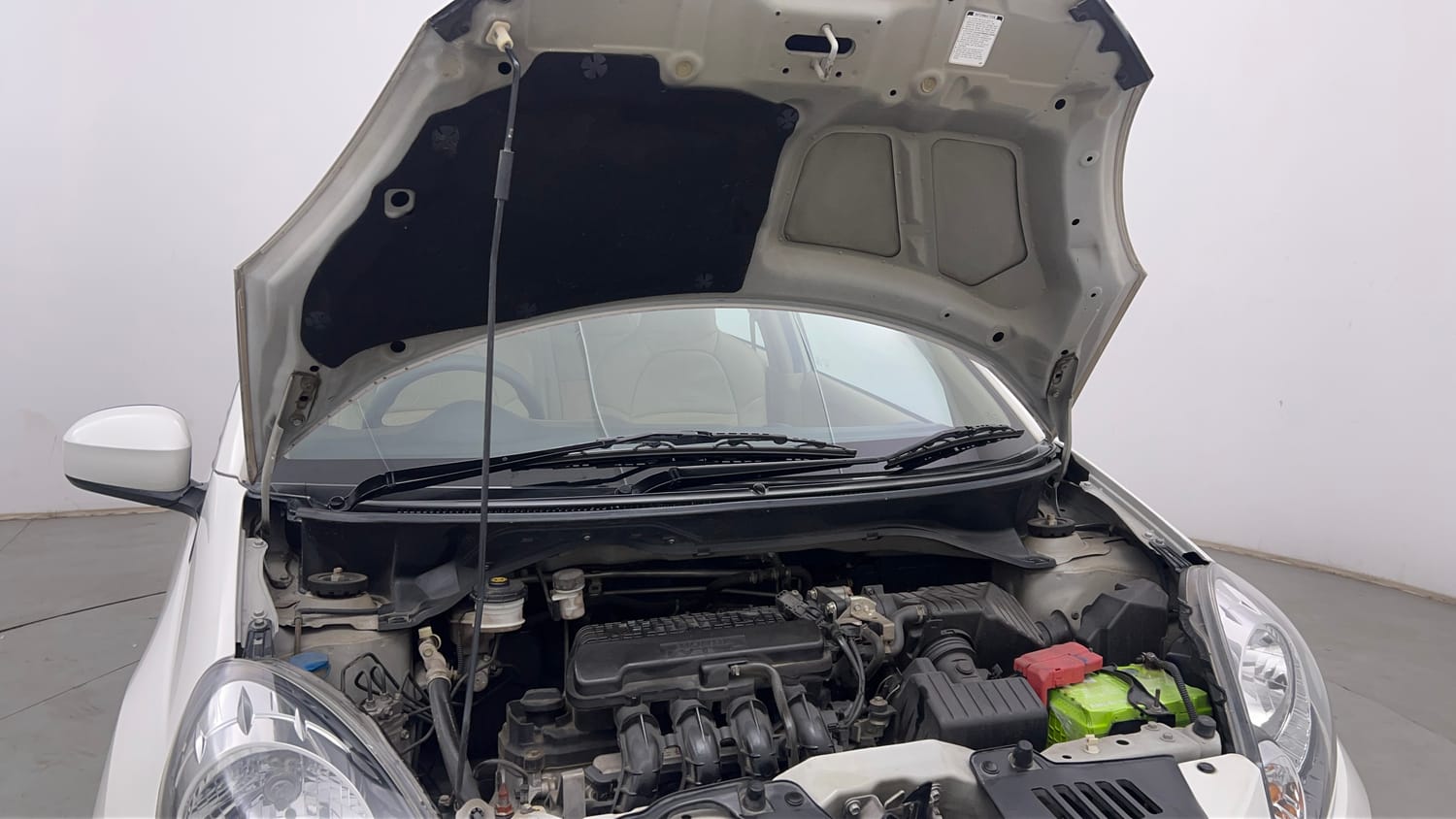 Used 2013 Honda Amaze 1.2 S i-VTEC Petrol Manual engine ENGINE RIGHT SIDE HINGE & APRON VIEW