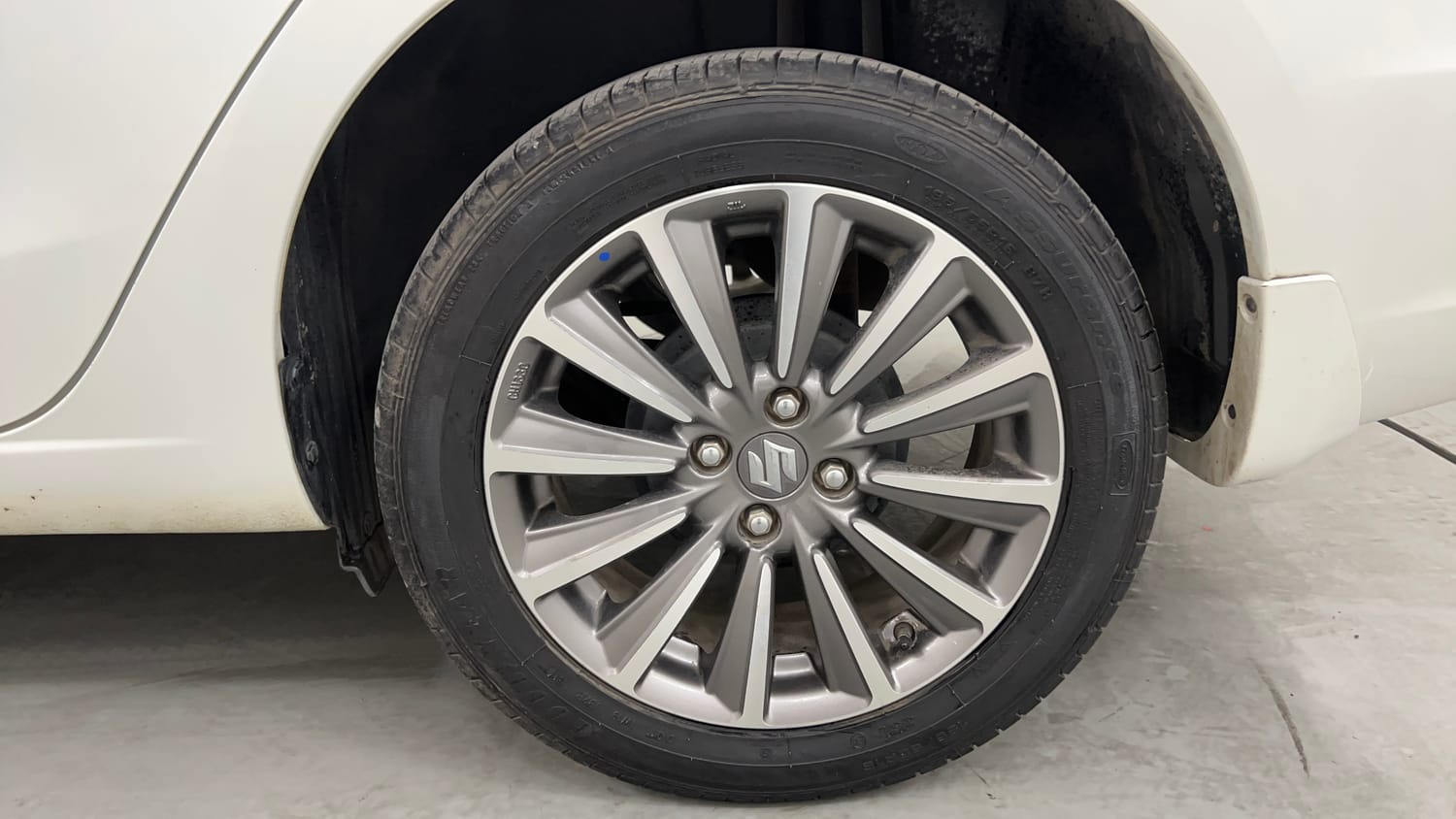 Used 2025 Maruti Suzuki Ciaz Alpha 1.5 AT Petrol Automatic tyres LEFT REAR TYRE RIM VIEW