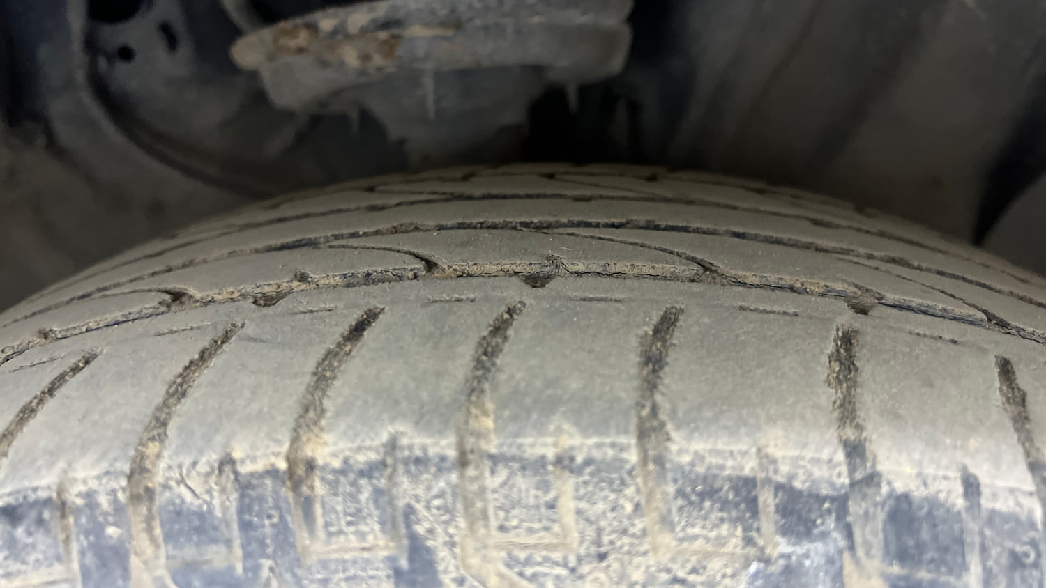 Used 2018 Hyundai Creta SX Plus 1.6 AT Petrol Petrol Automatic tyres RIGHT FRONT TYRE TREAD VIEW