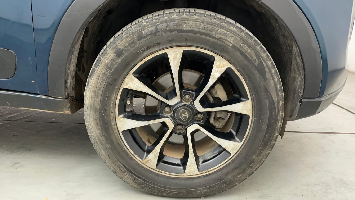 Used 2021 Tata Nexon EV XZ Plus Electric Automatic tyres RIGHT FRONT TYRE RIM VIEW