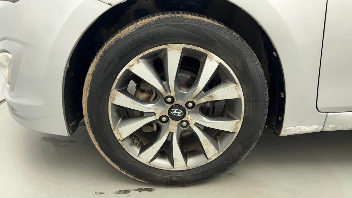 Used 2017 Hyundai Verna 1.6 CRDI SX (O) Diesel Manual tyres LEFT FRONT TYRE RIM VIEW