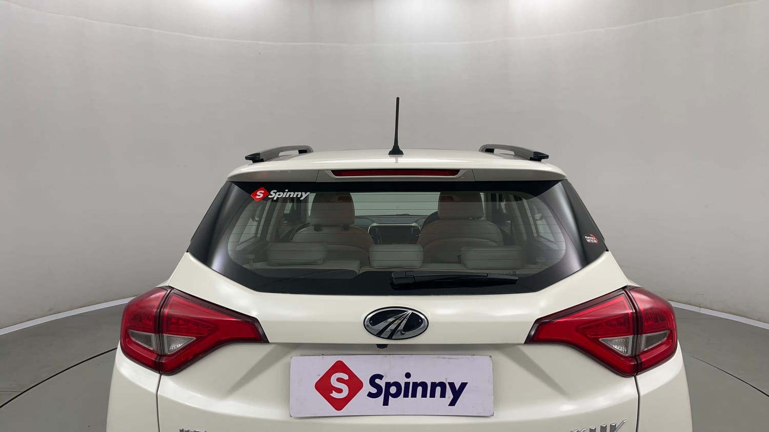 Used 2022 Mahindra XUV 300 W8 (O) 1.2 Petrol Petrol Manual exterior BACK WINDSHIELD VIEW