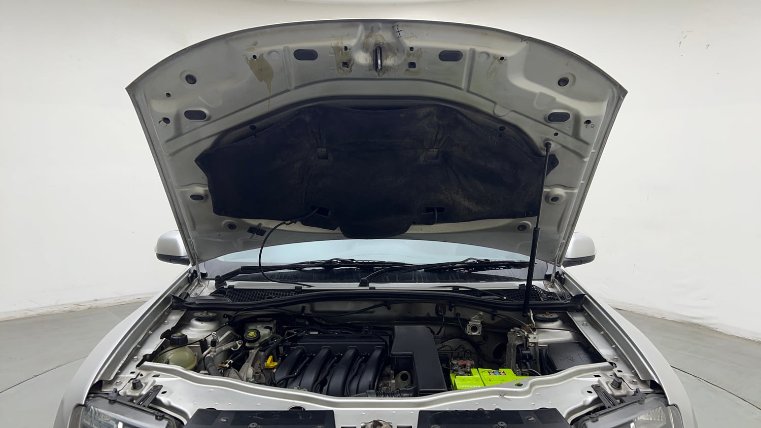 Used 2016 Renault Duster RXL Petrol Petrol Manual engine ENGINE & BONNET OPEN FRONT VIEW
