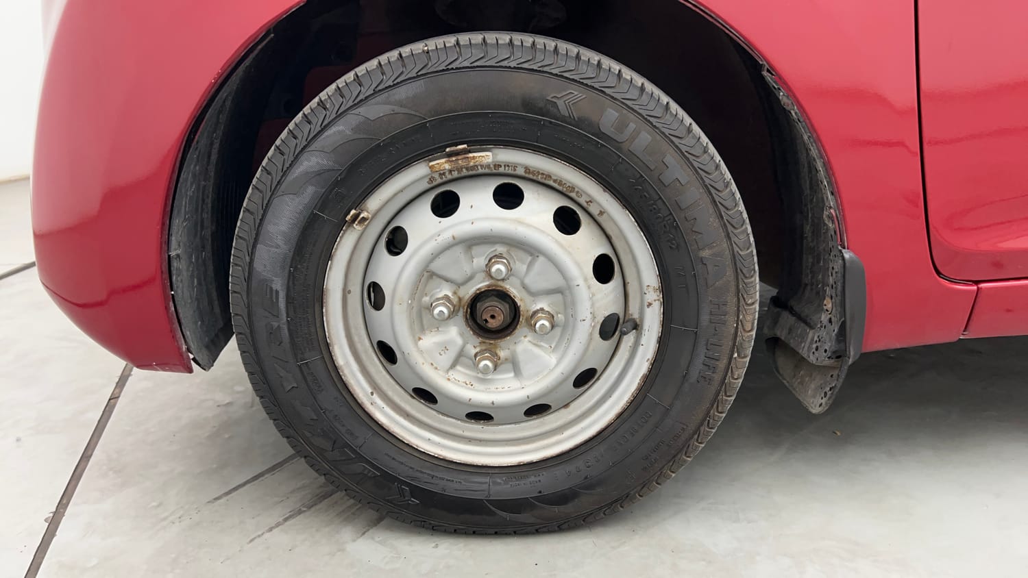 Used 2016 Hyundai Eon Era + AirBag Petrol Manual tyres LEFT FRONT TYRE RIM VIEW