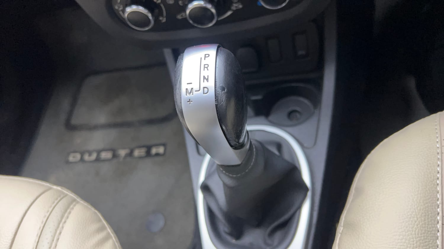 Used 2018 Renault Duster RXS CVT Petrol Automatic interior GEAR  KNOB VIEW