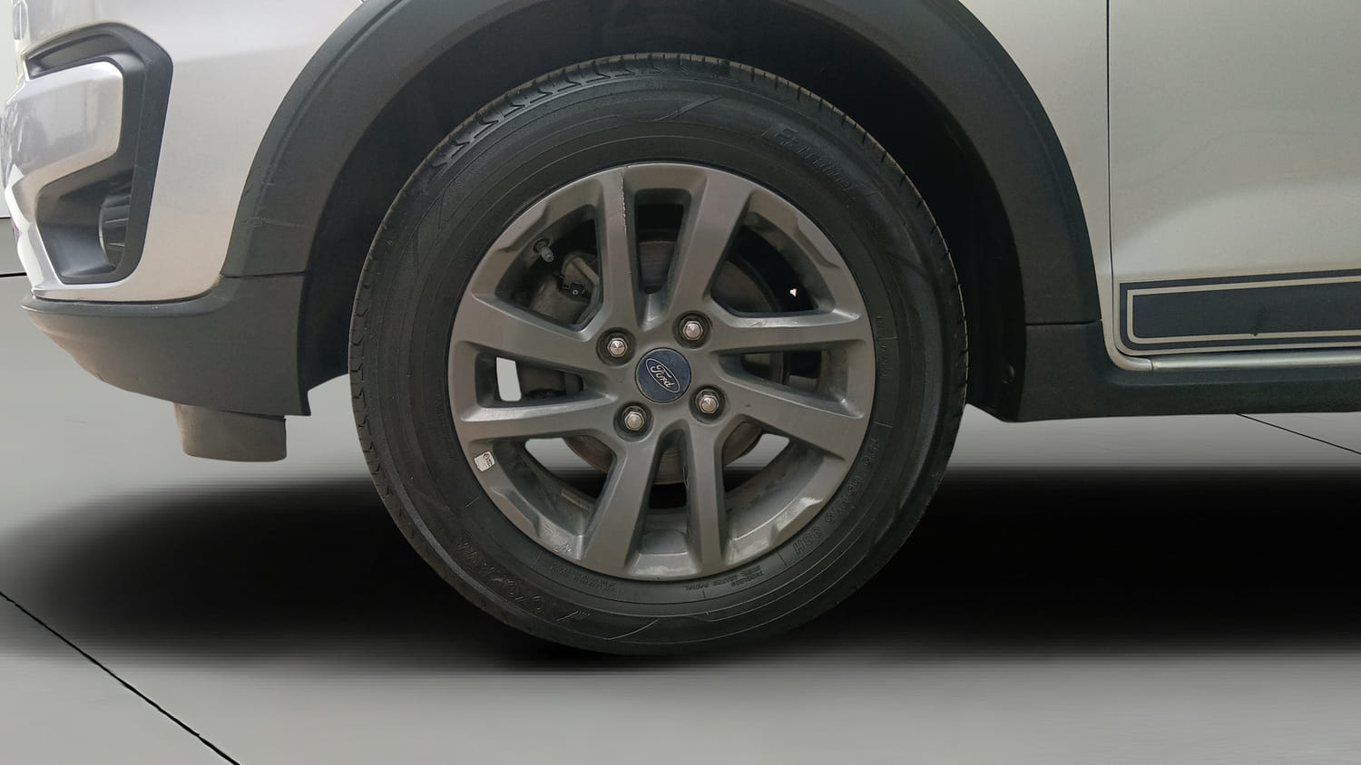 Used 2018 Ford Freestyle Titanium 1.2 Ti-VCT Petrol Manual tyres LEFT FRONT TYRE RIM VIEW