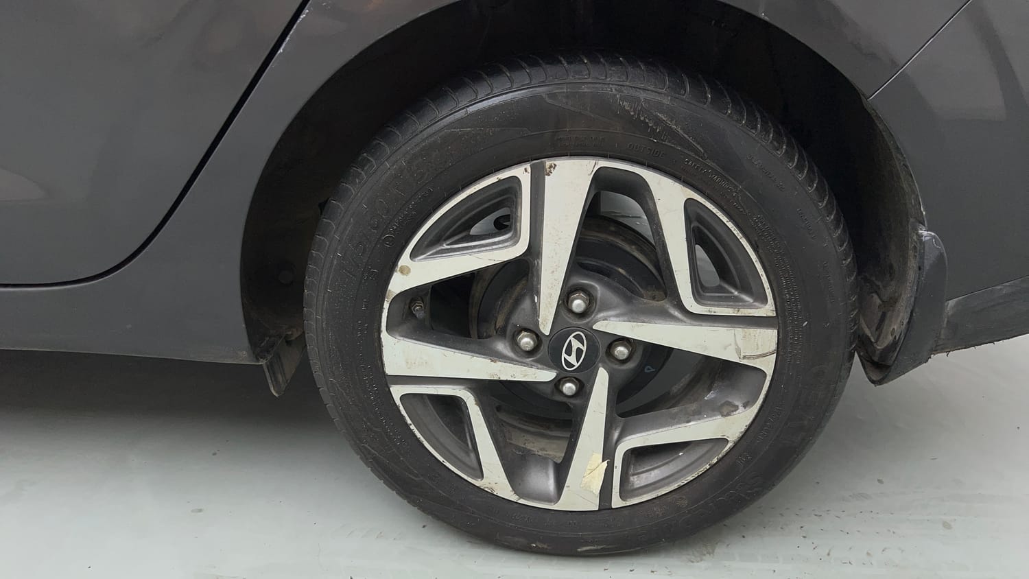 Used 2023 Hyundai Aura SX 1.2 CNG Cng Manual tyres LEFT REAR TYRE RIM VIEW