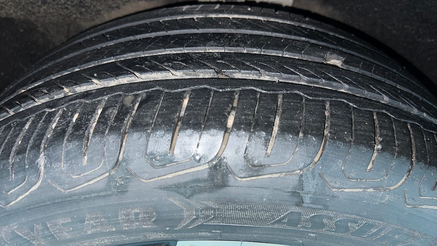 Used 2023 MG Motors Astor Savvy 1.3 Turbo AT S Red Petrol Automatic tyres RIGHT REAR TYRE TREAD VIEW