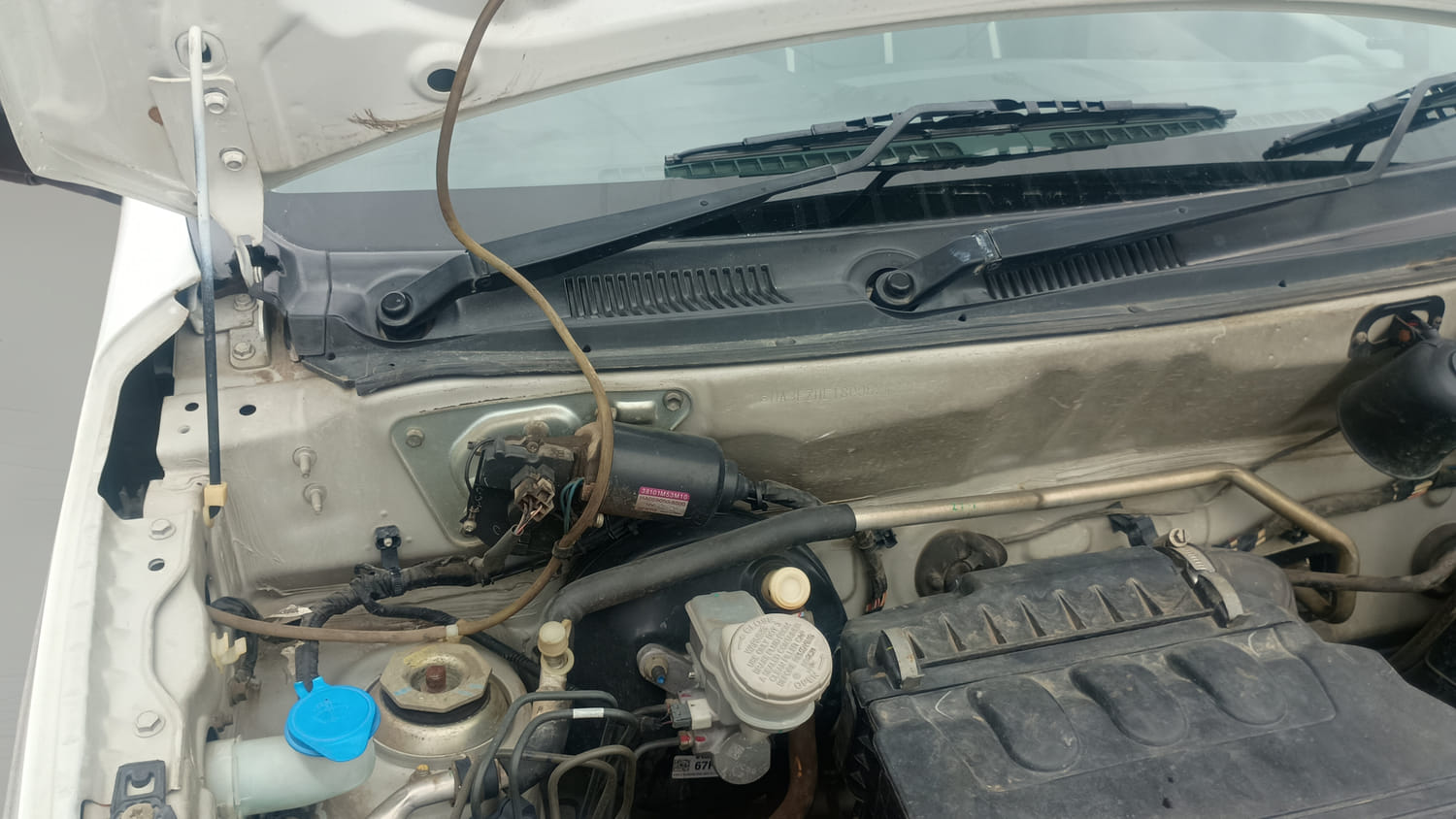 Used 2019 Maruti Suzuki Alto K10 VXi Petrol Manual engine ENGINE RIGHT SIDE HINGE & APRON VIEW