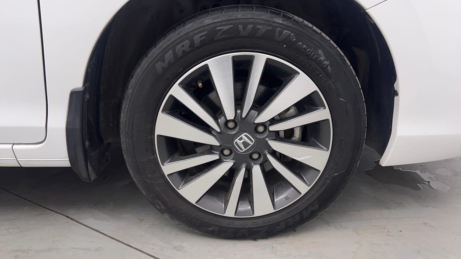 Used 2023 Honda City V Petrol CVT Petrol Automatic tyres RIGHT FRONT TYRE RIM VIEW