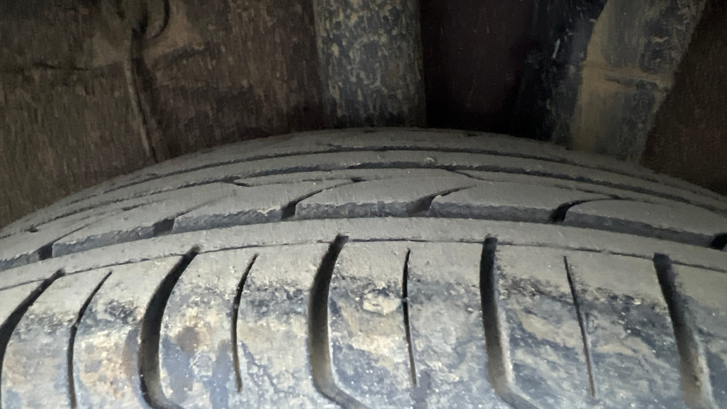 Used 2016 Hyundai Xcent SX 1.2 (O) Petrol Manual tyres LEFT REAR TYRE TREAD VIEW