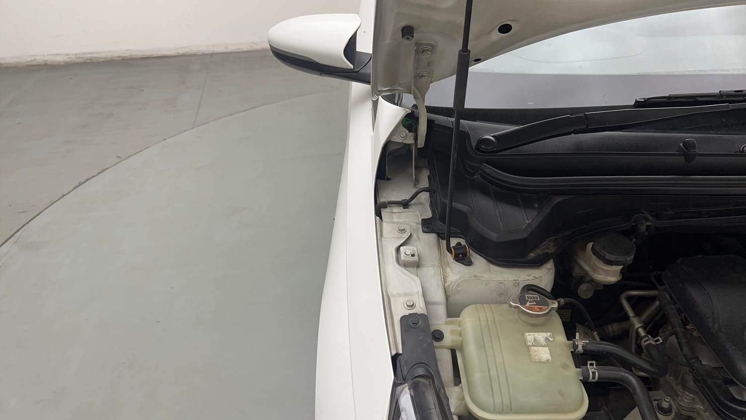 Used 2020 Hyundai New i20 Asta (O) 1.0 Turbo DCT Petrol Automatic engine ENGINE RIGHT SIDE HINGE & APRON VIEW
