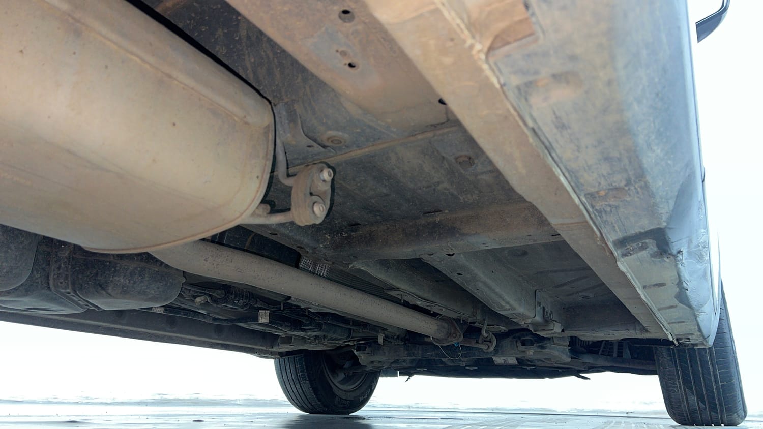 Used 2022 Mahindra XUV700 AX 5 Petrol AT 5 STR Petrol Automatic extra REAR RIGHT UNDERBODY VIEW