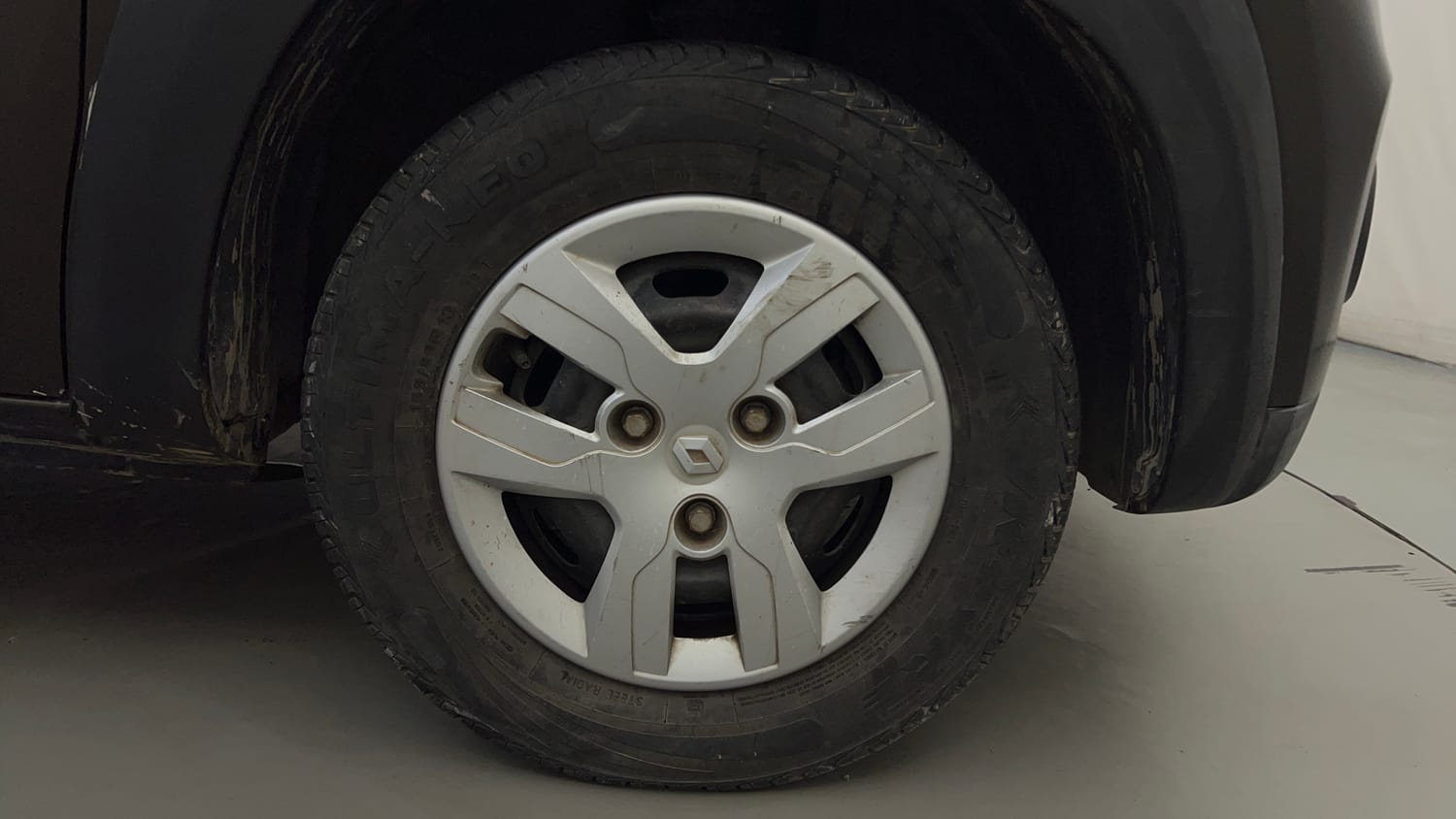 Used 2016 Renault Kwid RXL Petrol Manual tyres RIGHT FRONT TYRE RIM VIEW