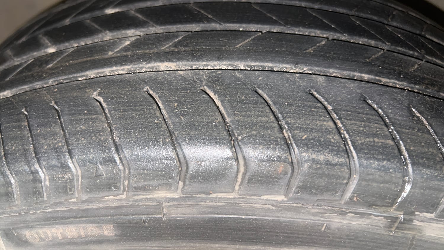 Used 2024 Skoda Kushaq Ambition 1.0 TSI AT Petrol Automatic tyres LEFT FRONT TYRE TREAD VIEW