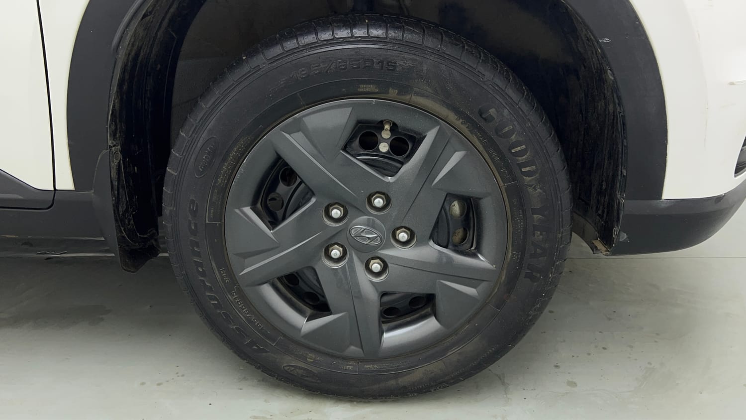 Used 2023 Hyundai Venue S (O) 1.2 Petrol Petrol Manual tyres RIGHT FRONT TYRE RIM VIEW