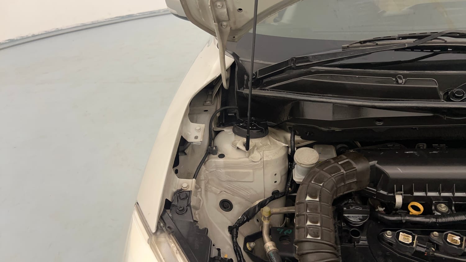 Used 2018 Maruti Suzuki Dzire VXi AMT Petrol Automatic engine ENGINE RIGHT SIDE HINGE & APRON VIEW