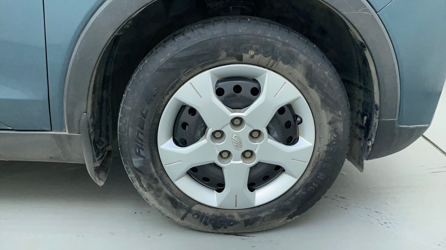 Used 2021 Mahindra XUV 300 W6 1.2 Petrol Petrol Manual tyres RIGHT FRONT TYRE RIM VIEW