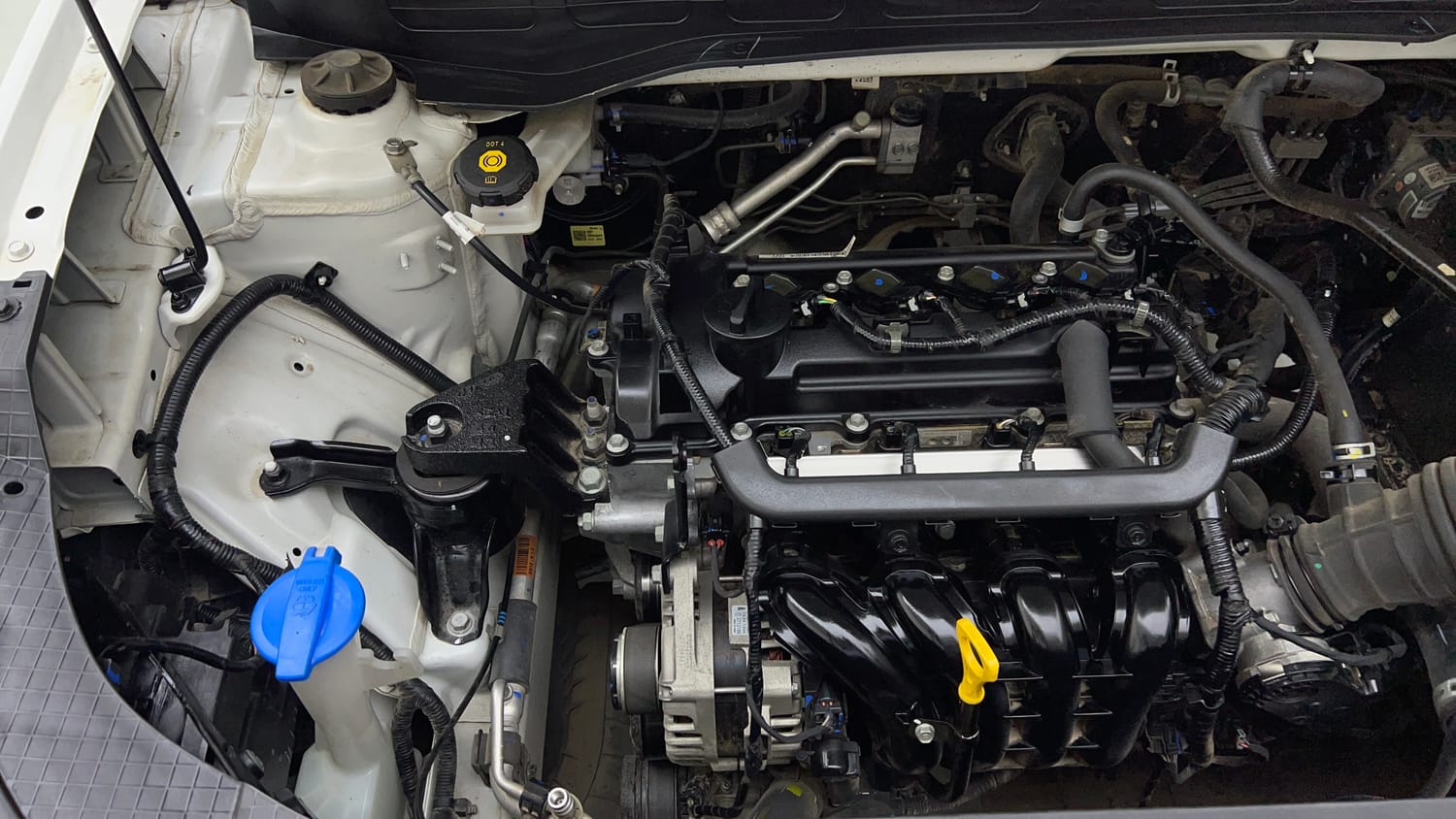 Used 2023 Hyundai Venue S (O) 1.2 Petrol Petrol Manual engine ENGINE RIGHT SIDE VIEW