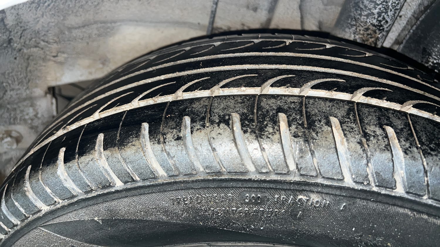 Used 2015 Hyundai Elite i20 Sportz 1.2 Petrol Manual tyres LEFT REAR TYRE TREAD VIEW
