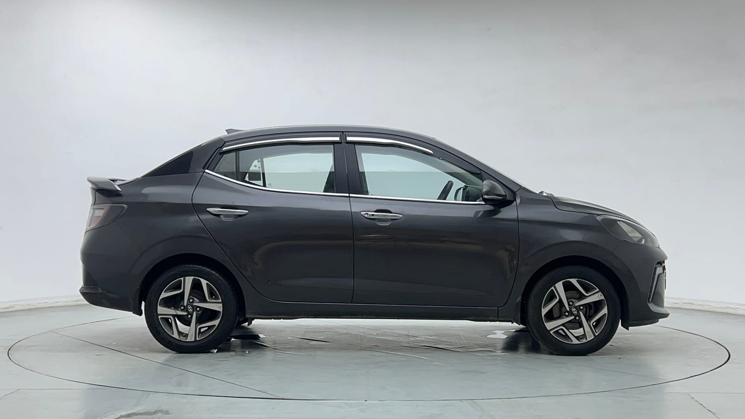 Used 2023 Hyundai Aura SX 1.2 CNG Cng Manual exterior RIGHT SIDE VIEW