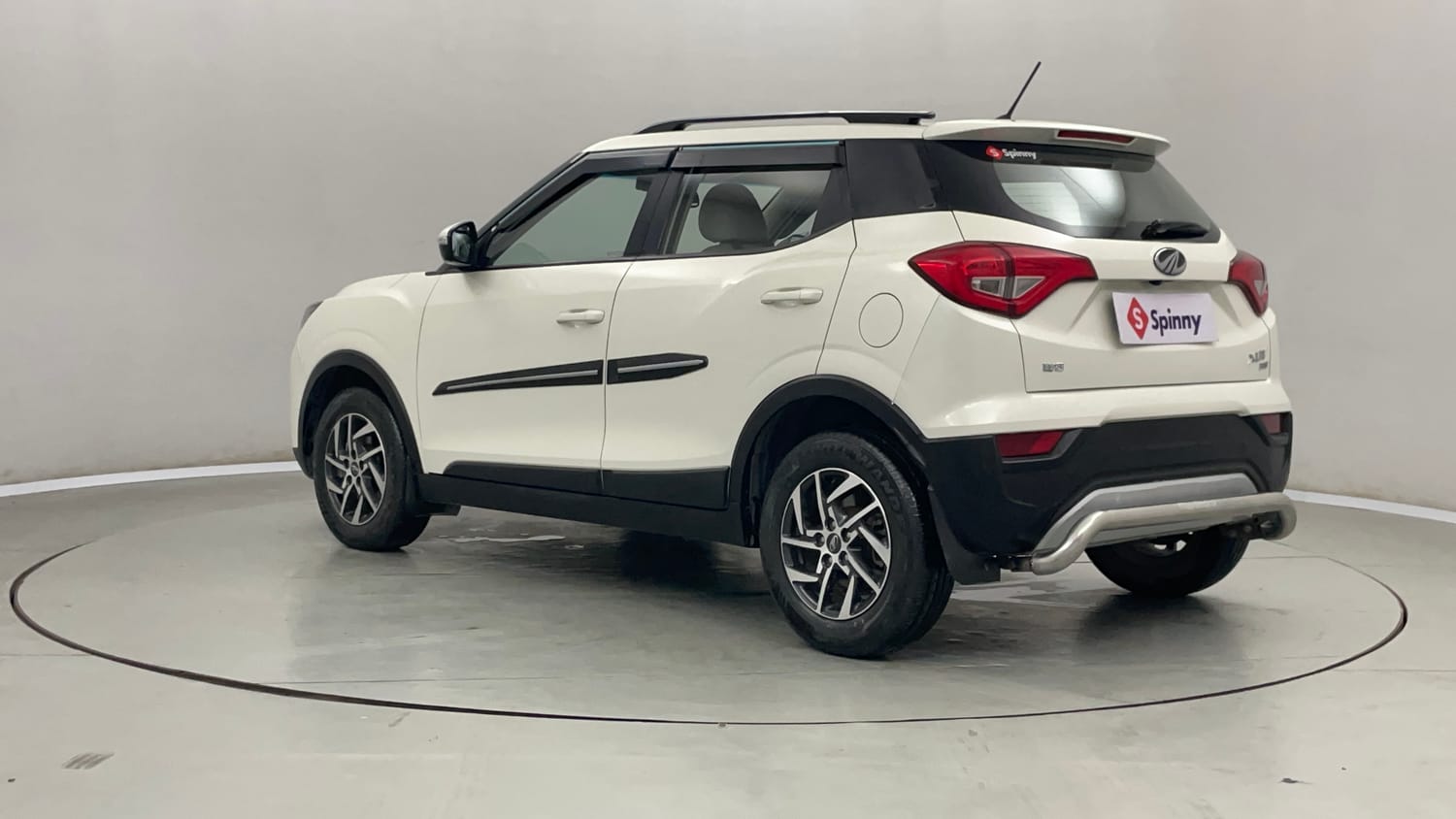 Used 2022 Mahindra XUV 300 W8 (O) 1.2 Petrol Petrol Manual exterior LEFT REAR CORNER VIEW