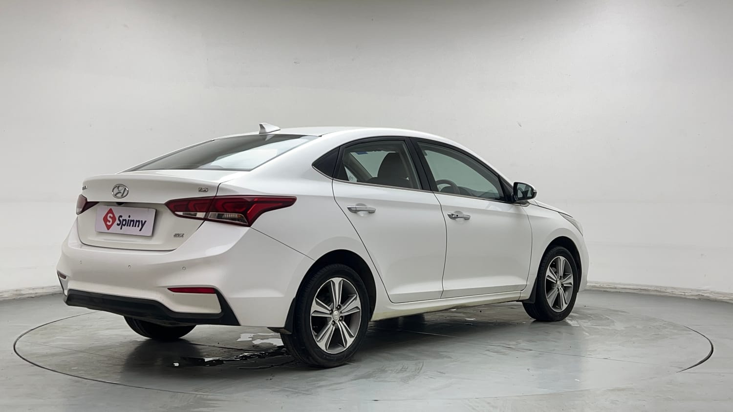 Used 2019 Hyundai Verna SX 1.6 VTVT Petrol Manual exterior RIGHT REAR CORNER VIEW